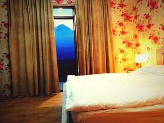 Отель North Kazbegi Степанцминда Двухместный номер Делюкс с 1 кроватью или 2 отдельными кроватями, вид на горы-3
